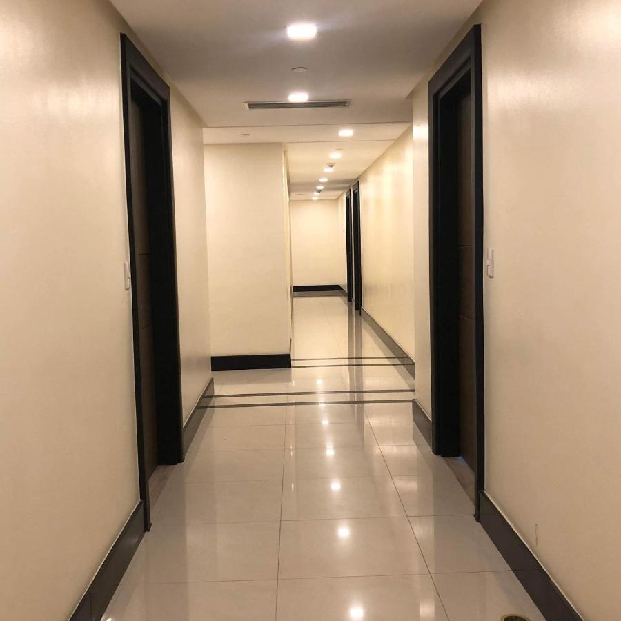 Luxury Bgc Condo In Taguig, Mckinley - Covered Parking And Wifi Free Bagian luar foto
