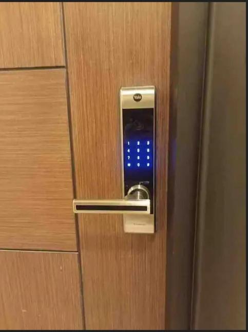 Luxury Bgc Condo In Taguig, Mckinley - Covered Parking And Wifi Free Bagian luar foto
